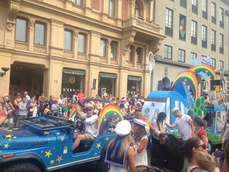 Illustration for article titled My photos from the biggest pride parade in Sweden!